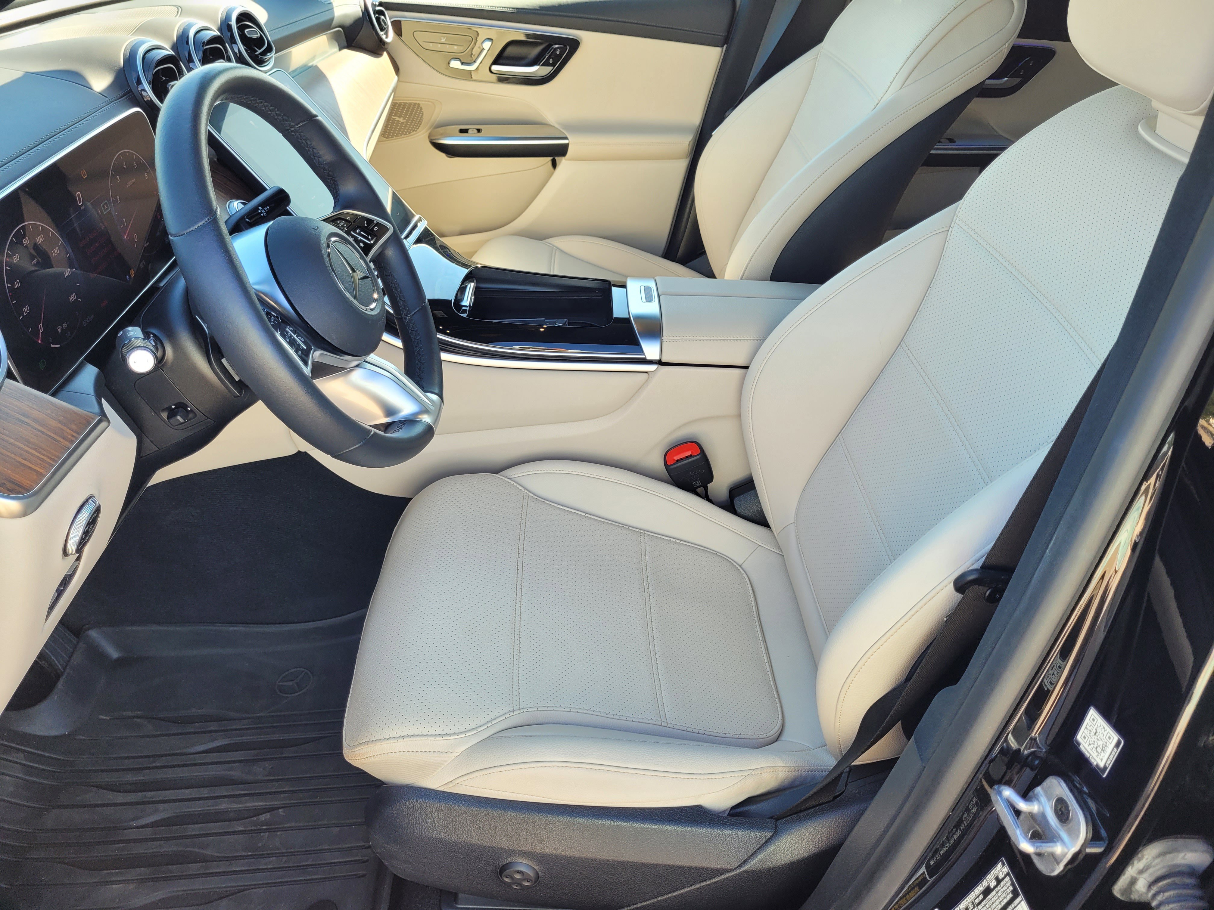 Used 2024 Mercedes-Benz GLC 300 4MATIC image 10