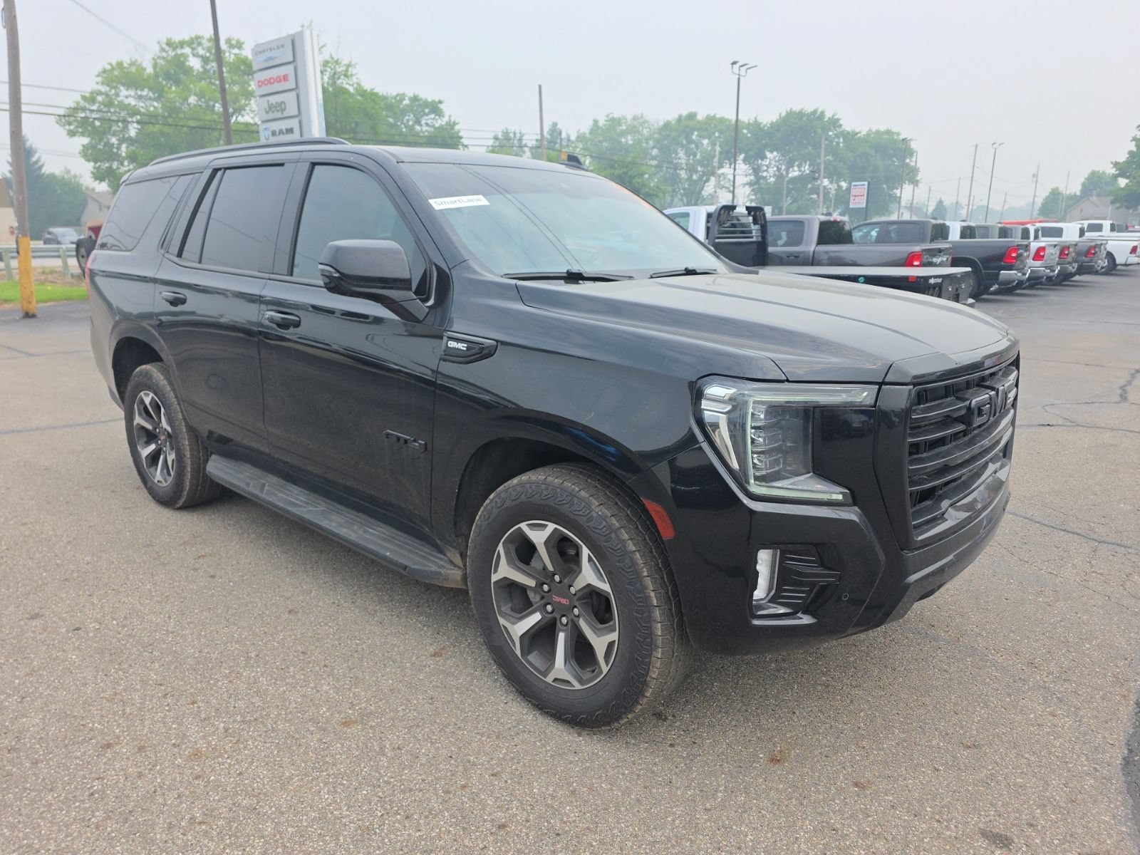 Used 2024 GMC Yukon AT4 w/ Technology Package AWD/4WD image 3
