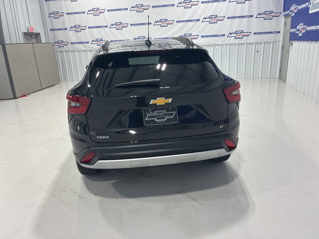 Used 2026 Chevrolet Trax LT FWD image 5