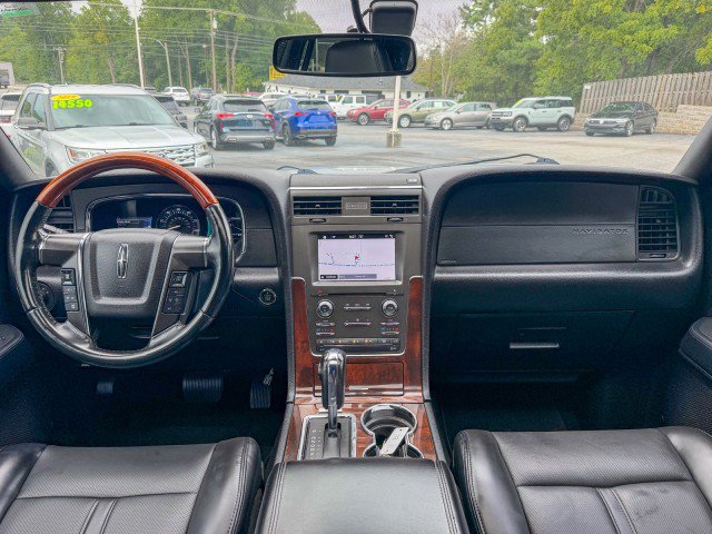 Used 2017 Lincoln Navigator L Select RWD image 9