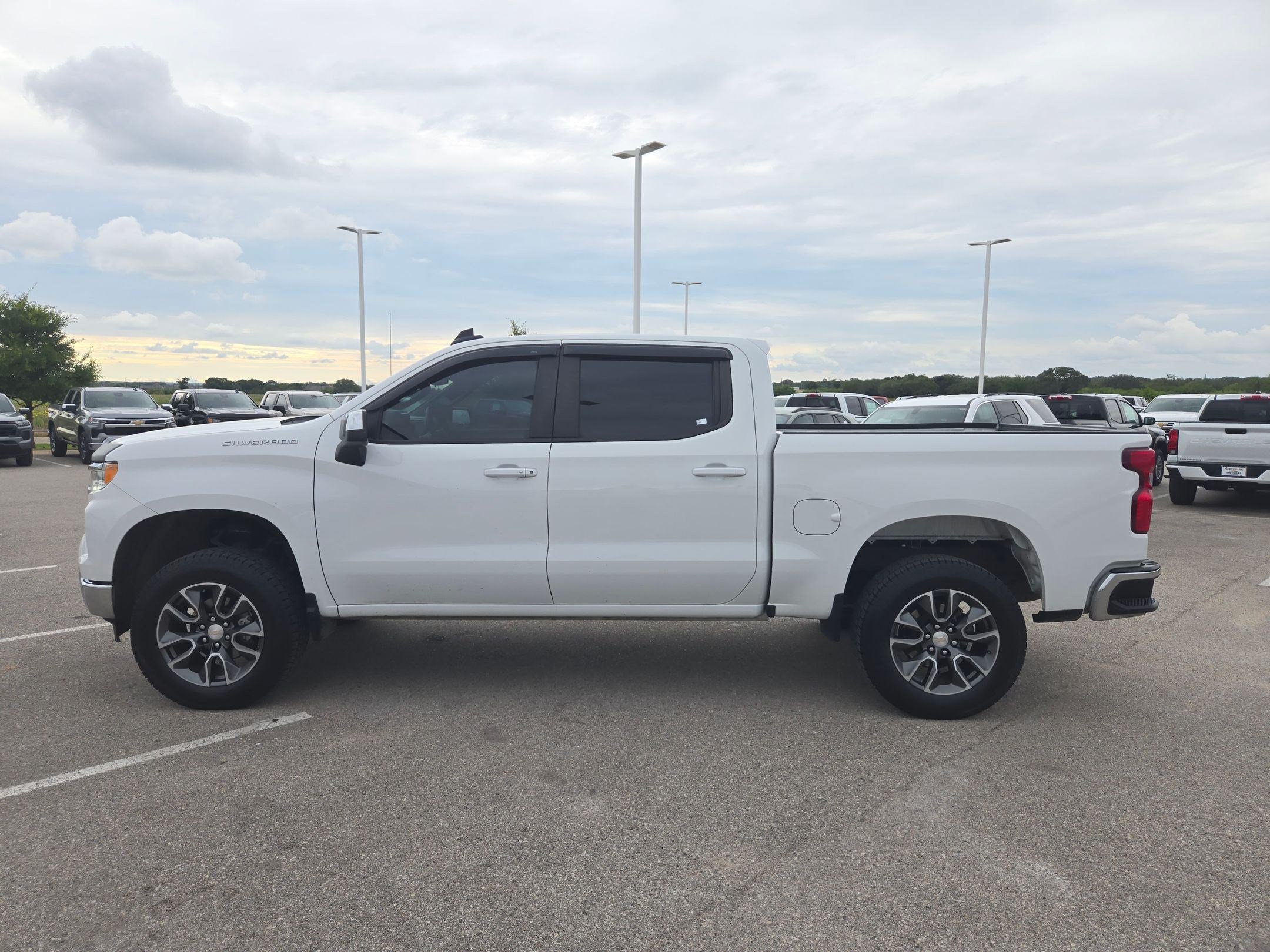 Used 2023 Chevrolet Silverado 1500 LT RWD image 6
