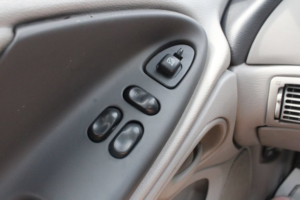 Used 2003 Ford Mustang Coupe RWD image 4