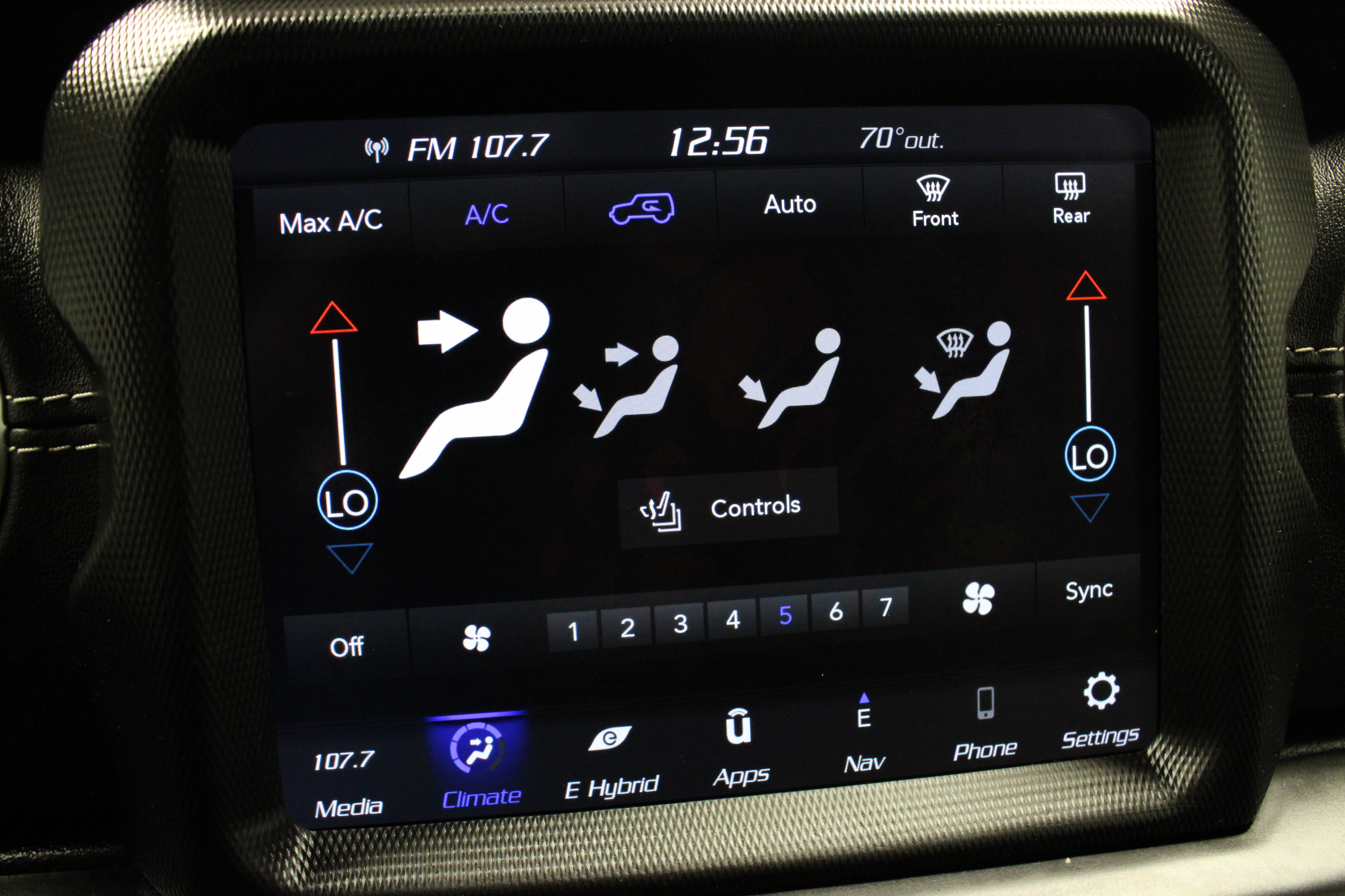 Used 2022 Jeep Wrangler Unlimited Sahara w/ Cold Weather Group AWD/4WD image 26