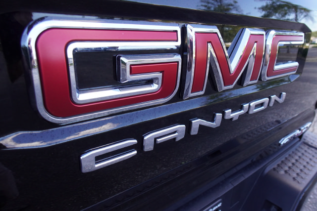 Used 2024 GMC Canyon AT4X AWD/4WD image 37
