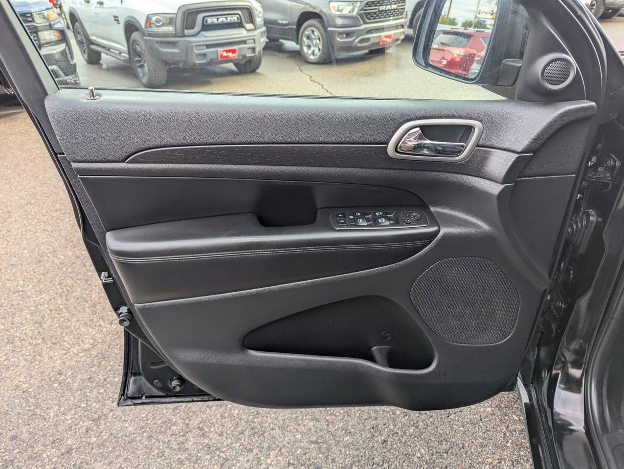 Used 2017 Jeep Grand Cherokee Altitude AWD/4WD image 10
