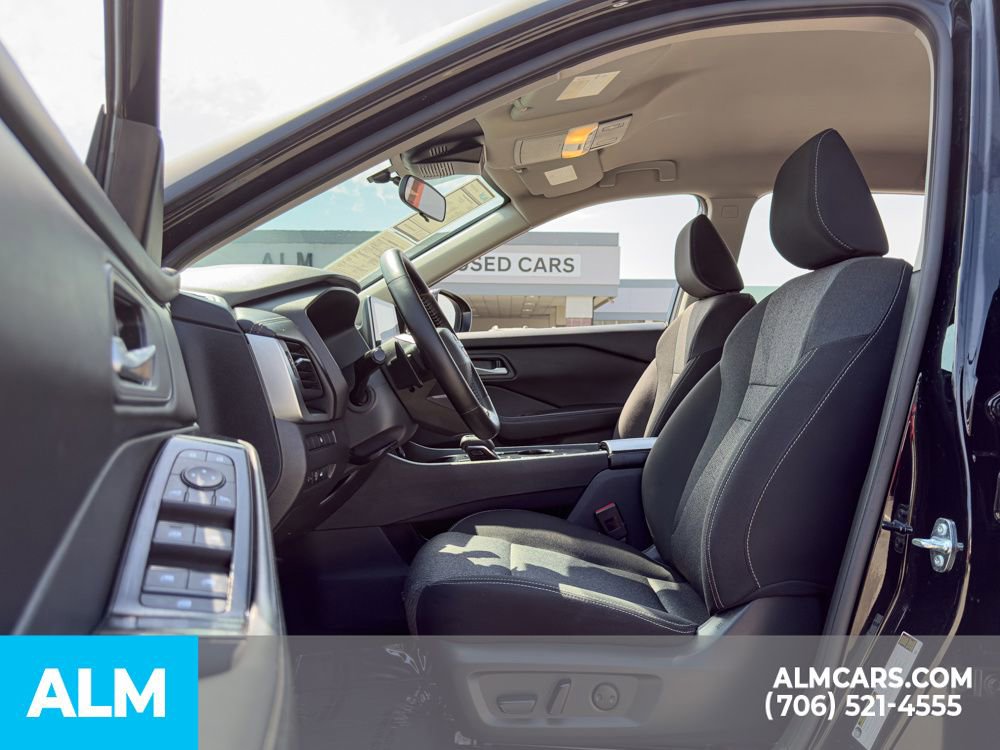 Used 2025 Nissan Rogue SV image 10