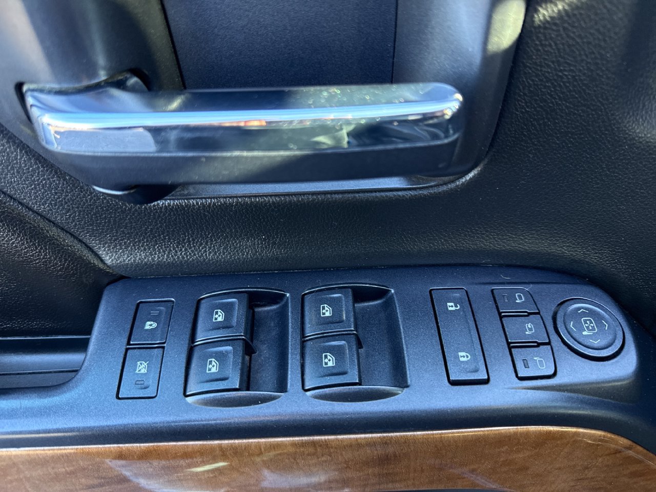 Used 2016 Chevrolet Silverado 2500 LTZ AWD/4WD image 17