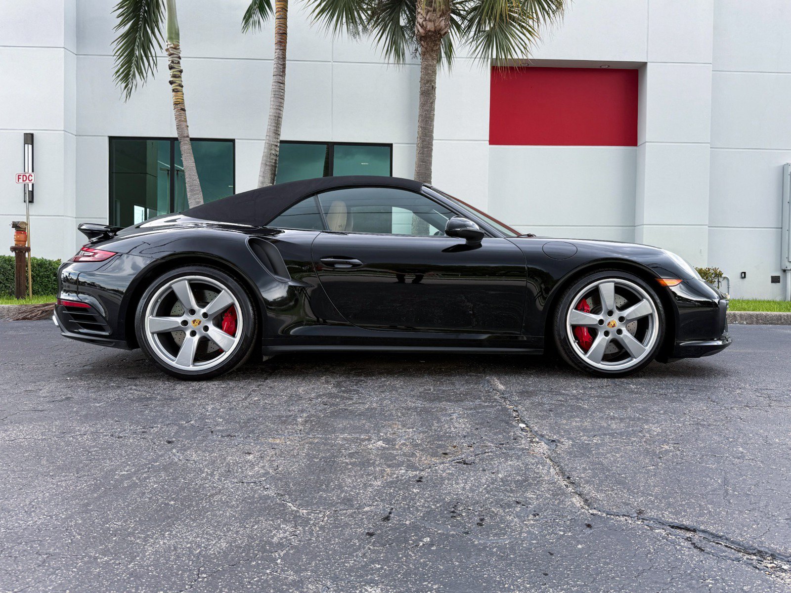 Used 2019 Porsche 911 4 Cabriolet AWD/4WD image 23