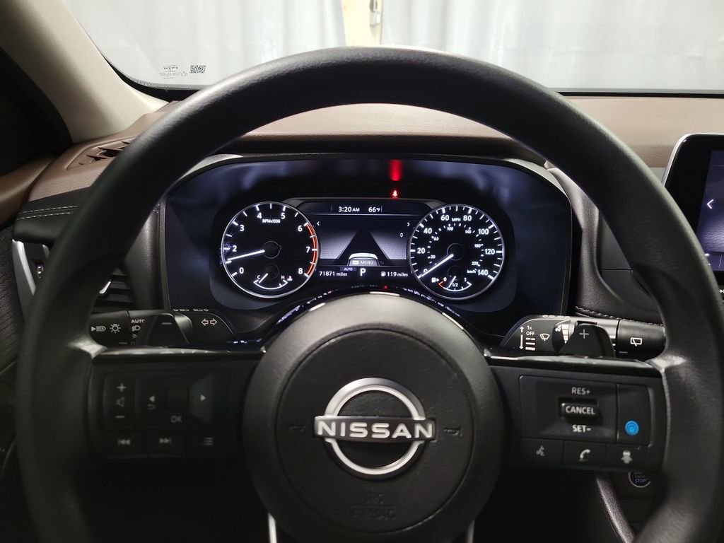 Used 2023 Nissan Rogue SV image 14