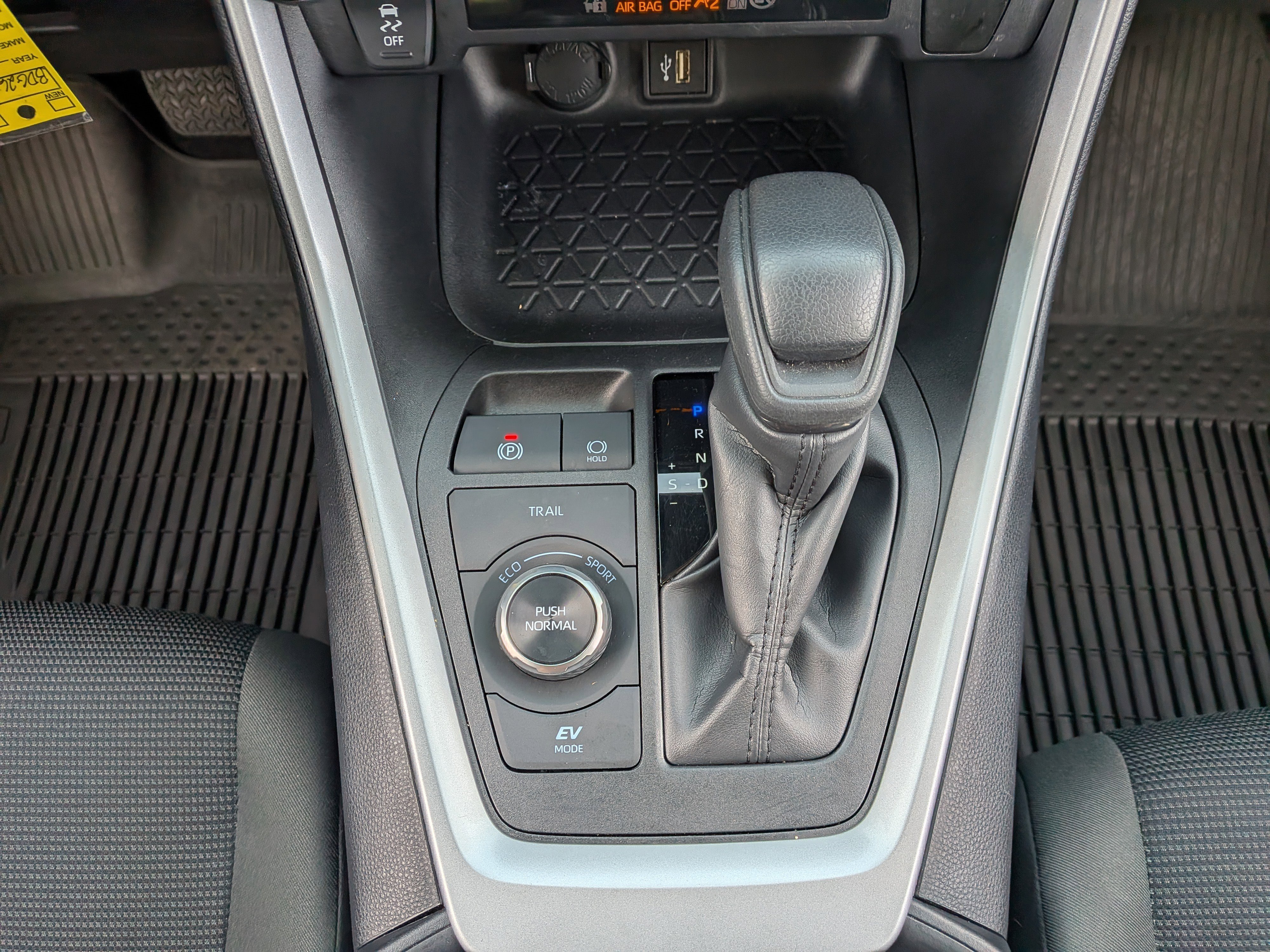 Certified 2025 Toyota RAV4 LE image 28