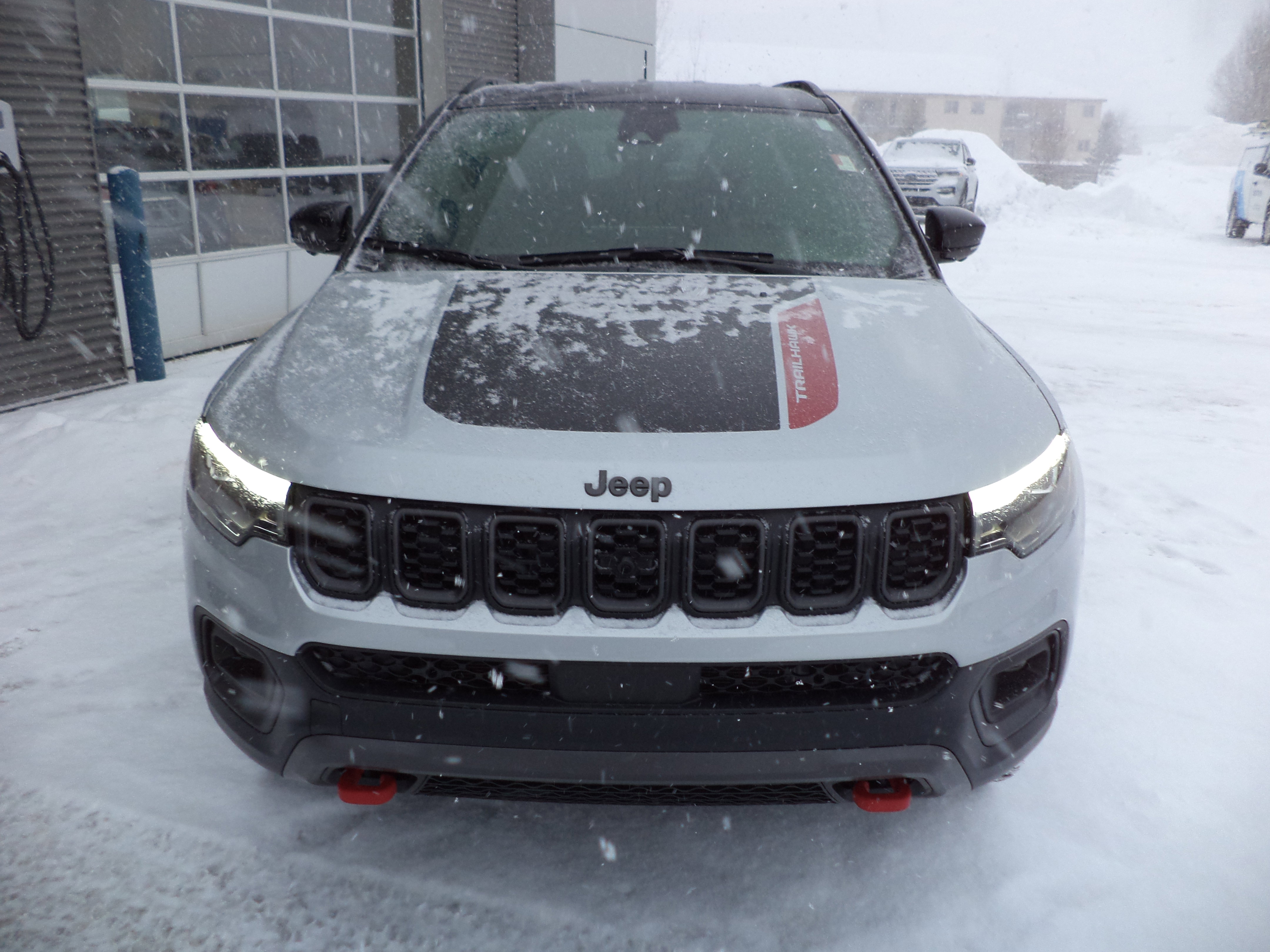Used 2025 Jeep Compass Trailhawk w/ Trailhawk Elite Group image 9
