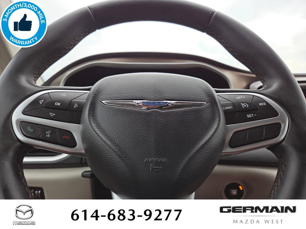 Used 2017 Chrysler Pacifica Touring-L FWD image 23