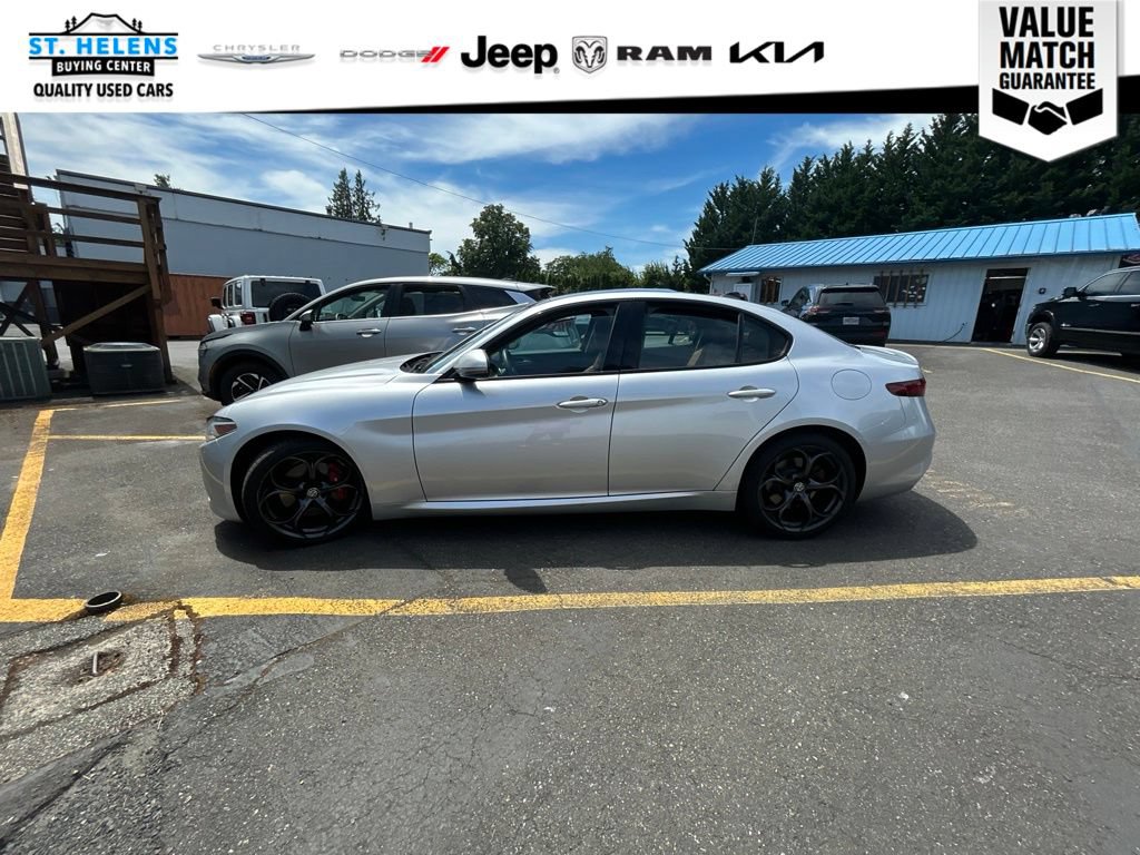 Used 2019 Alfa Romeo Giulia Ti Sport w/ Quick Order Package 22S Sport AWD/4WD image 5