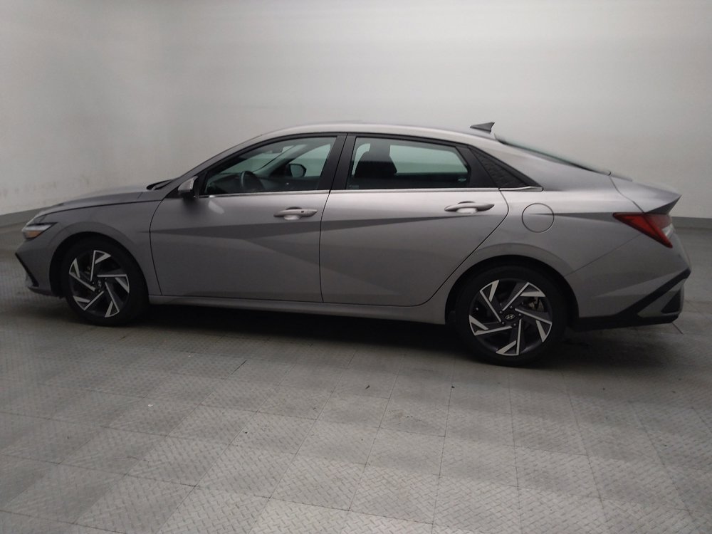 Used 2025 Hyundai Elantra SEL FWD image 3