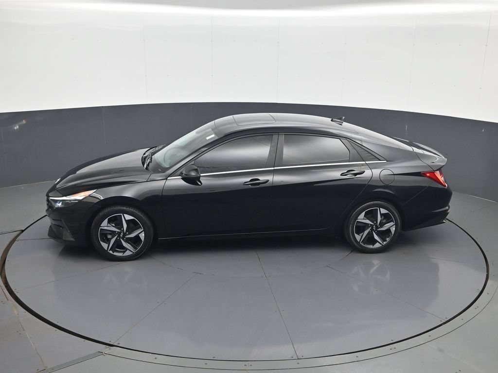 Used 2023 Hyundai Elantra Limited w/ Cargo Package FWD image 22
