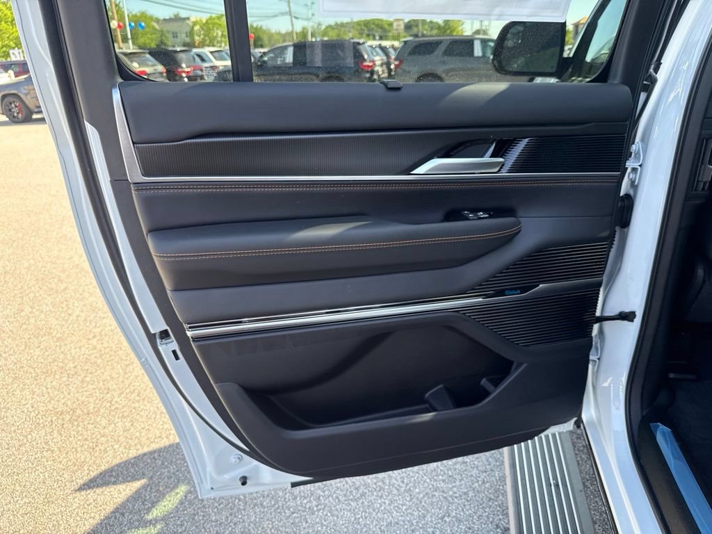 New 2026 Jeep Grand Wagoneer L Summit AWD/4WD image 27