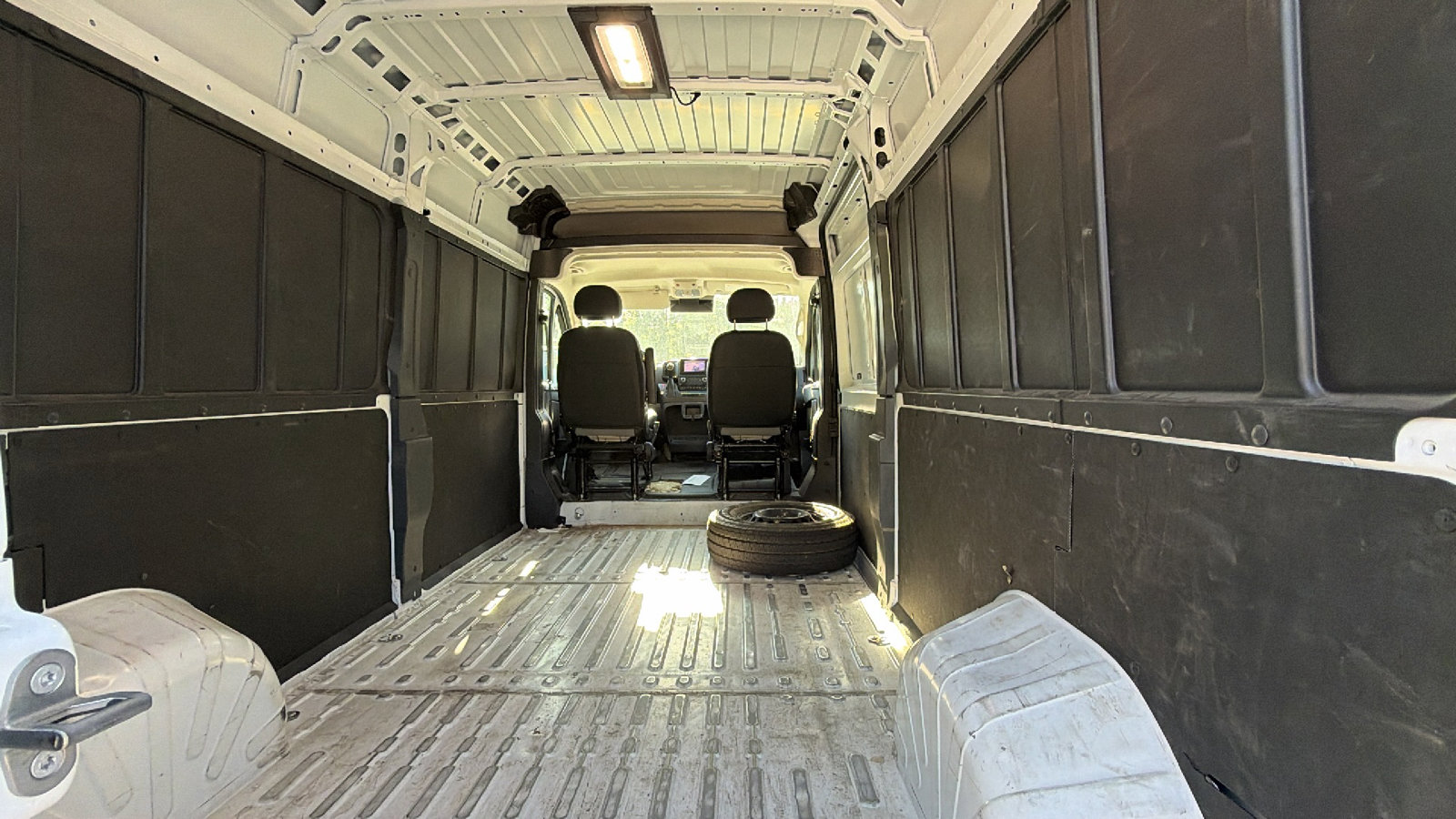 Used 2024 RAM ProMaster 2500 w/ Convenience Group FWD image 12