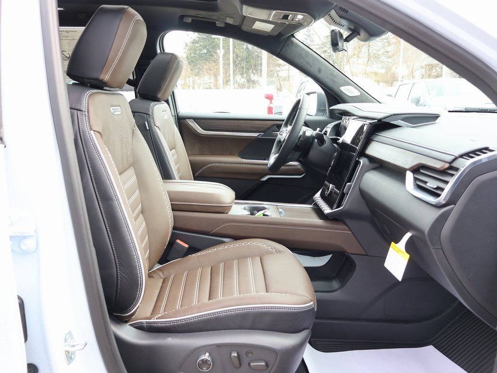 New 2026 GMC Acadia Denali Ultimate w/ LPO, Floor Liner Package image 41