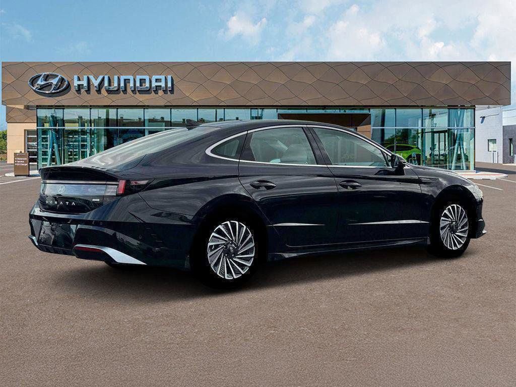 New 2025 Hyundai Sonata Limited image 8