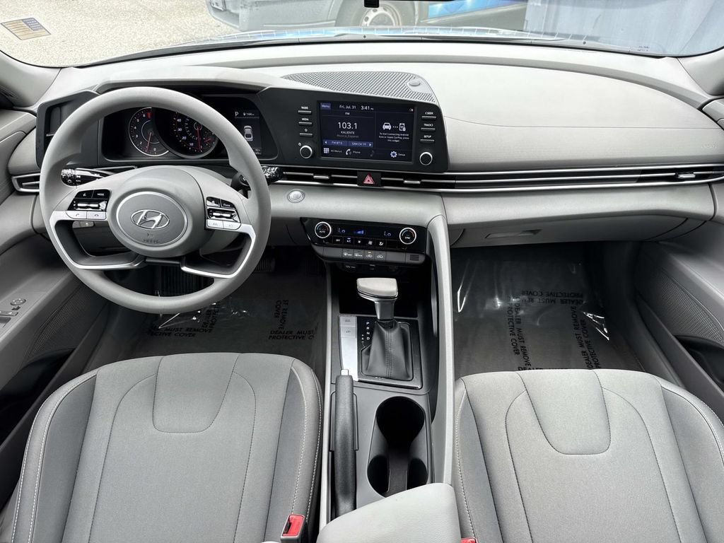 Used 2022 Hyundai Elantra SEL FWD image 19