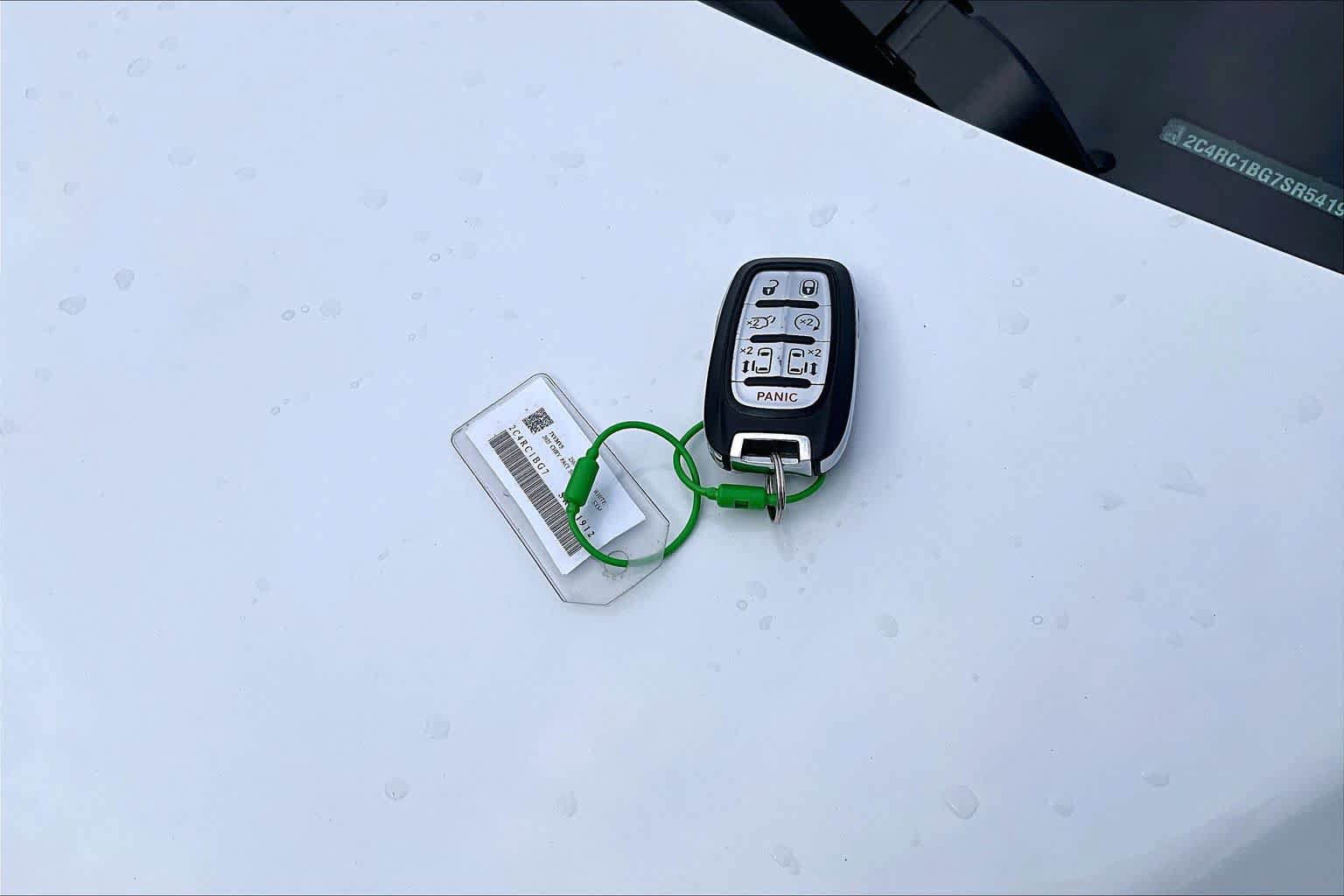 Used 2025 Chrysler Pacifica Select FWD image 15