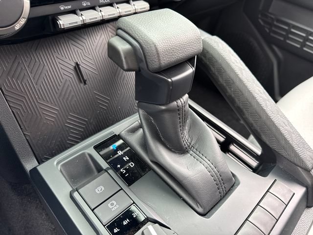 Certified 2025 Toyota Tacoma SR5 AWD/4WD image 37