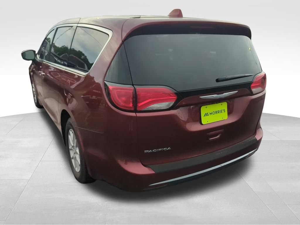 Used 2017 Chrysler Pacifica Touring Plus FWD image 4