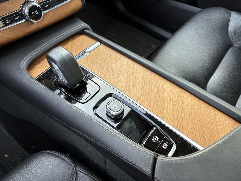 Used 2023 Volvo XC90 T8 Plus w/ Protection Package Premier image 24