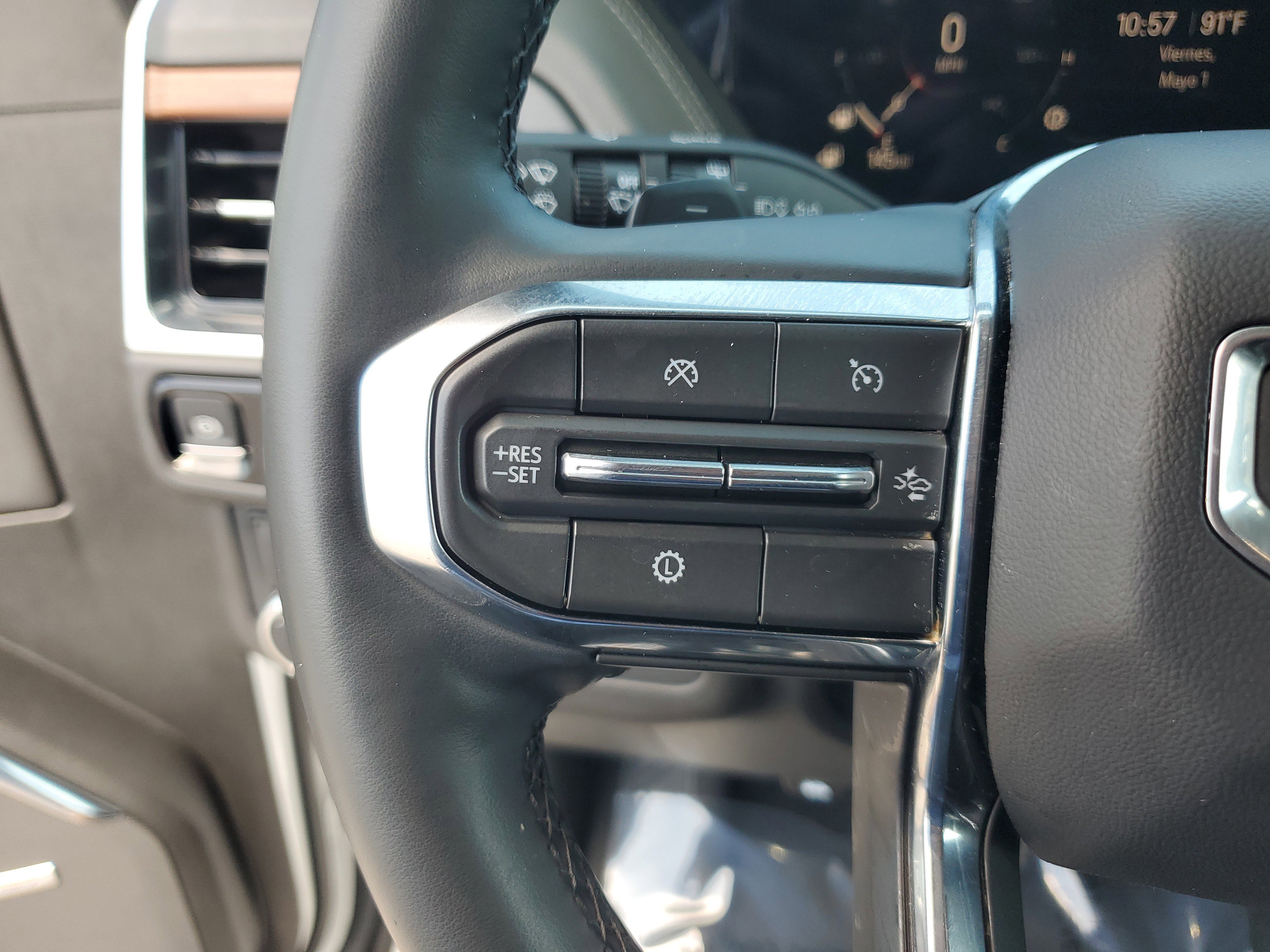 Used 2025 GMC Yukon Denali RWD image 29