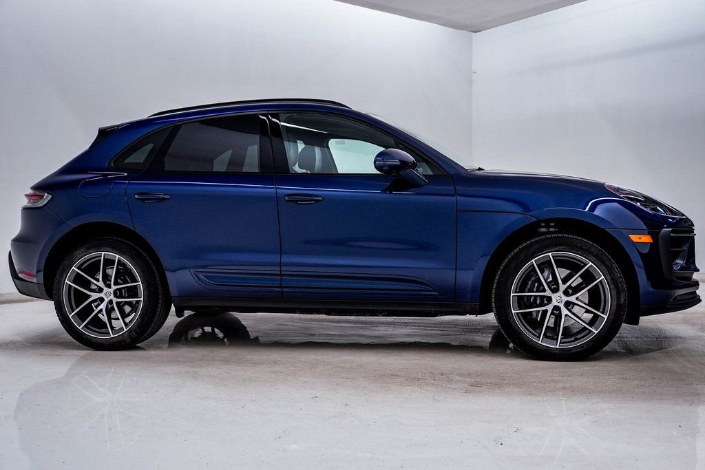 Certified 2025 Porsche Macan image 9