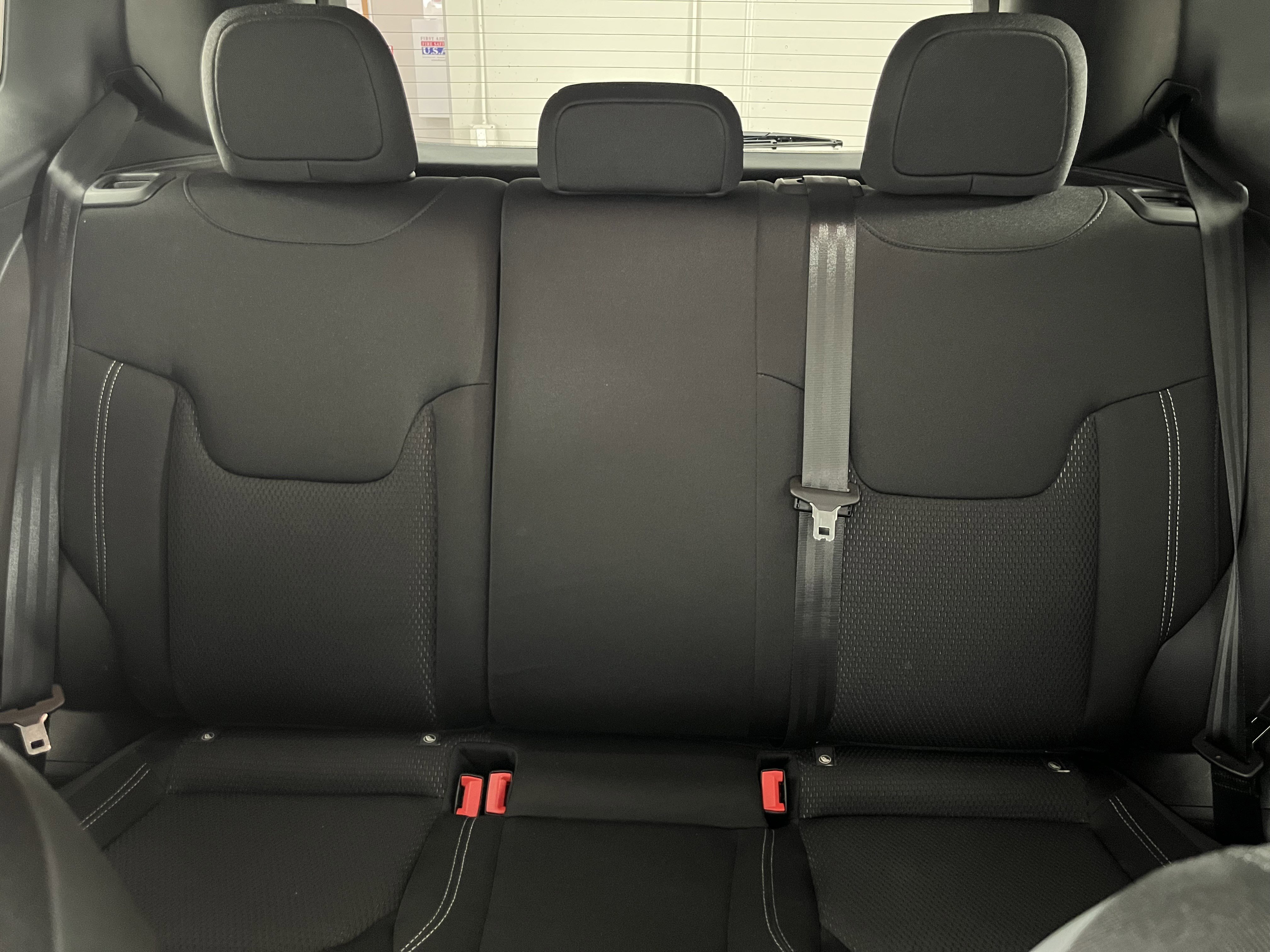 Used 2023 Jeep Renegade Latitude w/ Premium Group AWD/4WD image 22