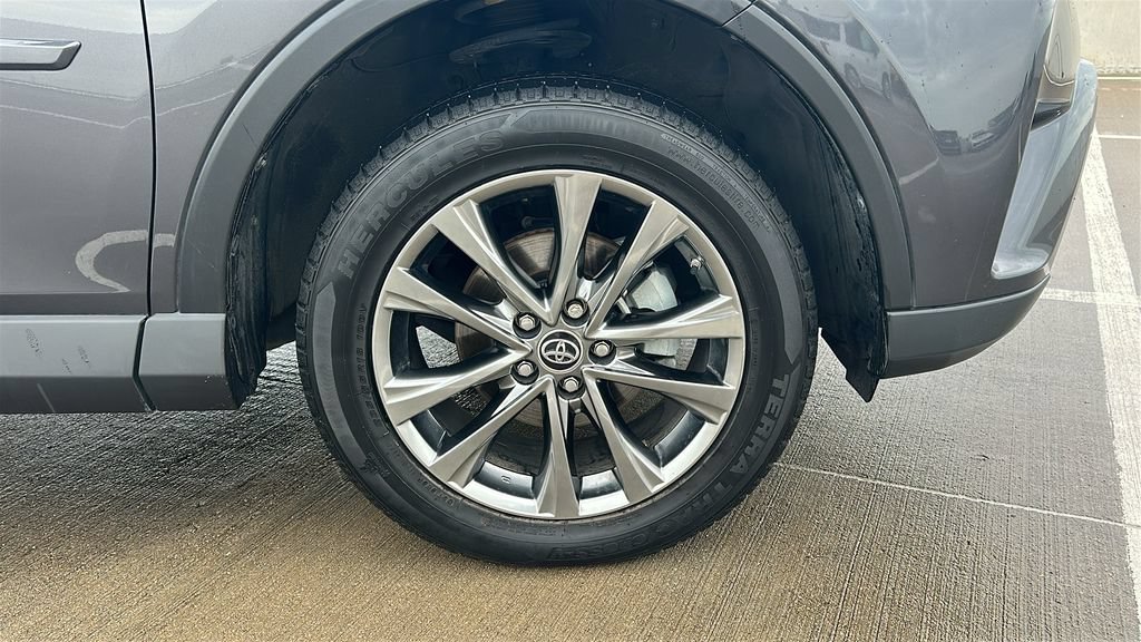Used 2018 Toyota RAV4 Limited FWD image 16