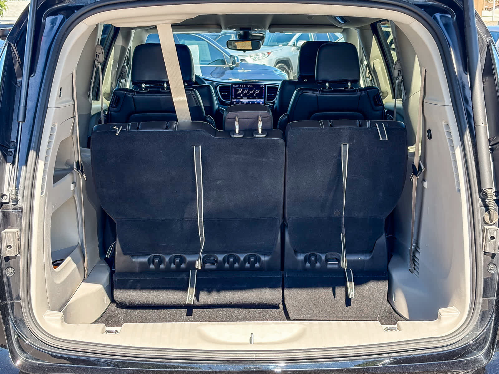 Used 2024 Chrysler Pacifica Touring-L image 25