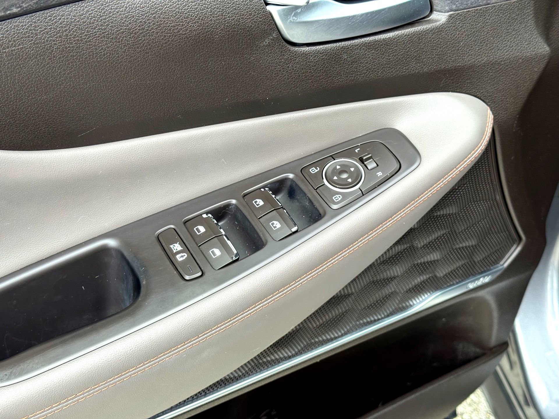 Used 2019 Hyundai Santa Fe Limited FWD image 16