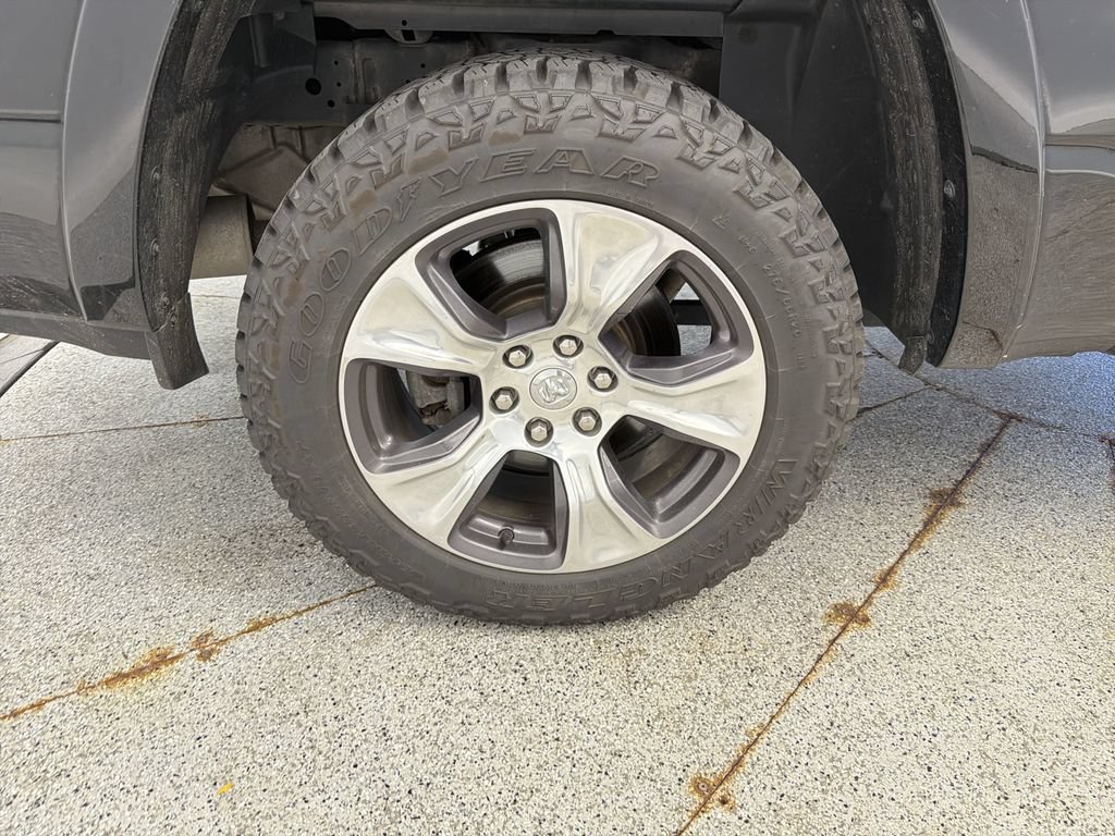 Used 2019 RAM 1500 Laramie AWD/4WD image 17
