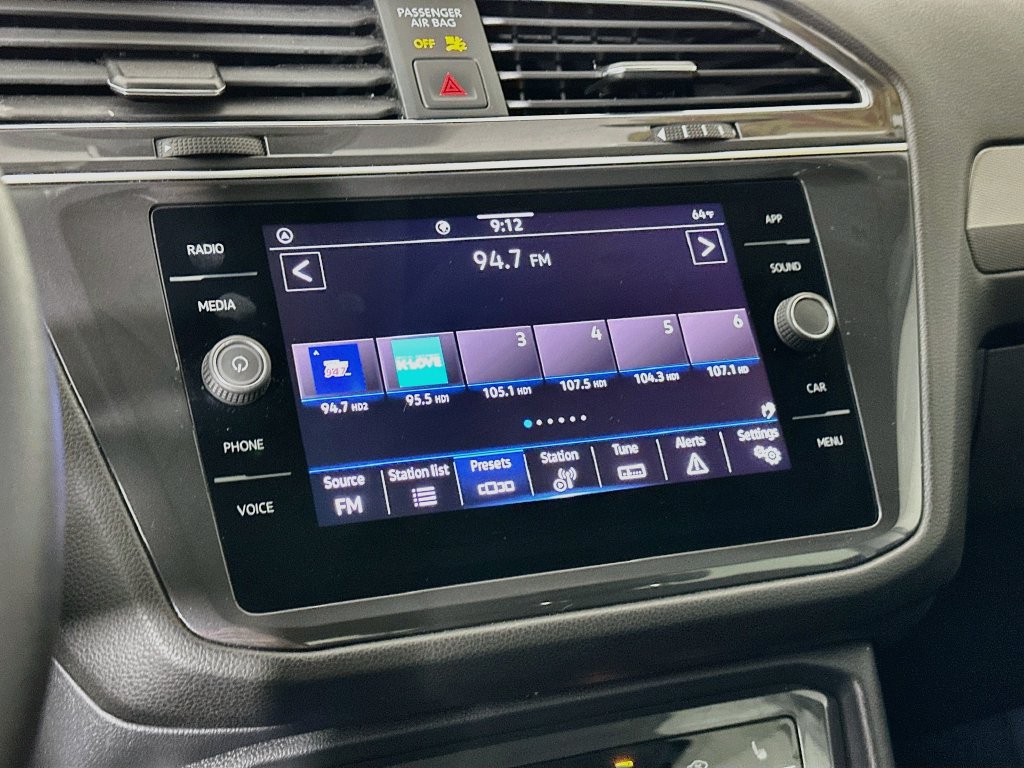 Used 2023 Volkswagen Tiguan SE w/ Panoramic Sunroof Package FWD image 20