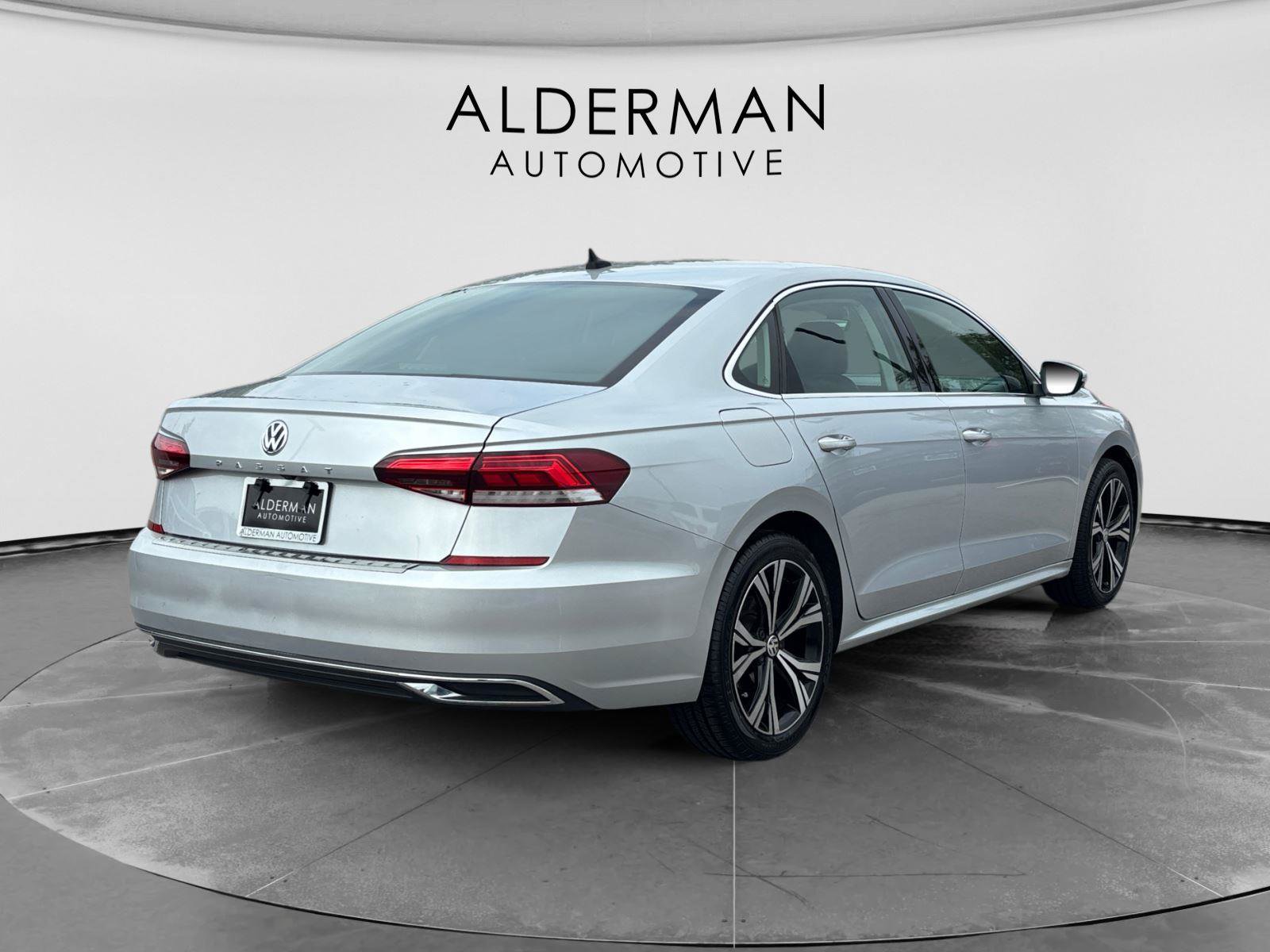 Used 2021 Volkswagen Passat 2.0T SE FWD image 5