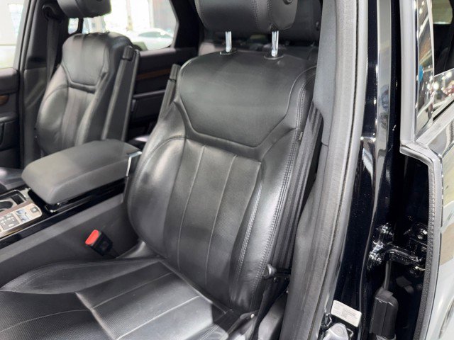 Used 2018 Land Rover Discovery HSE AWD/4WD image 46