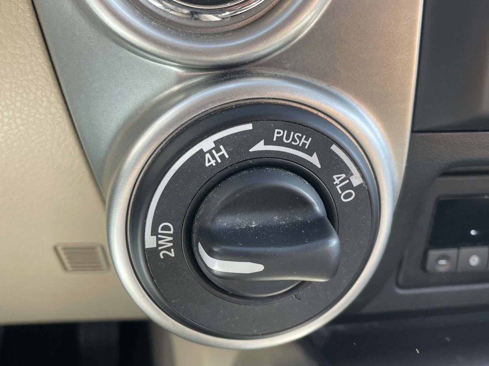 Used 2016 Nissan Titan SV image 10