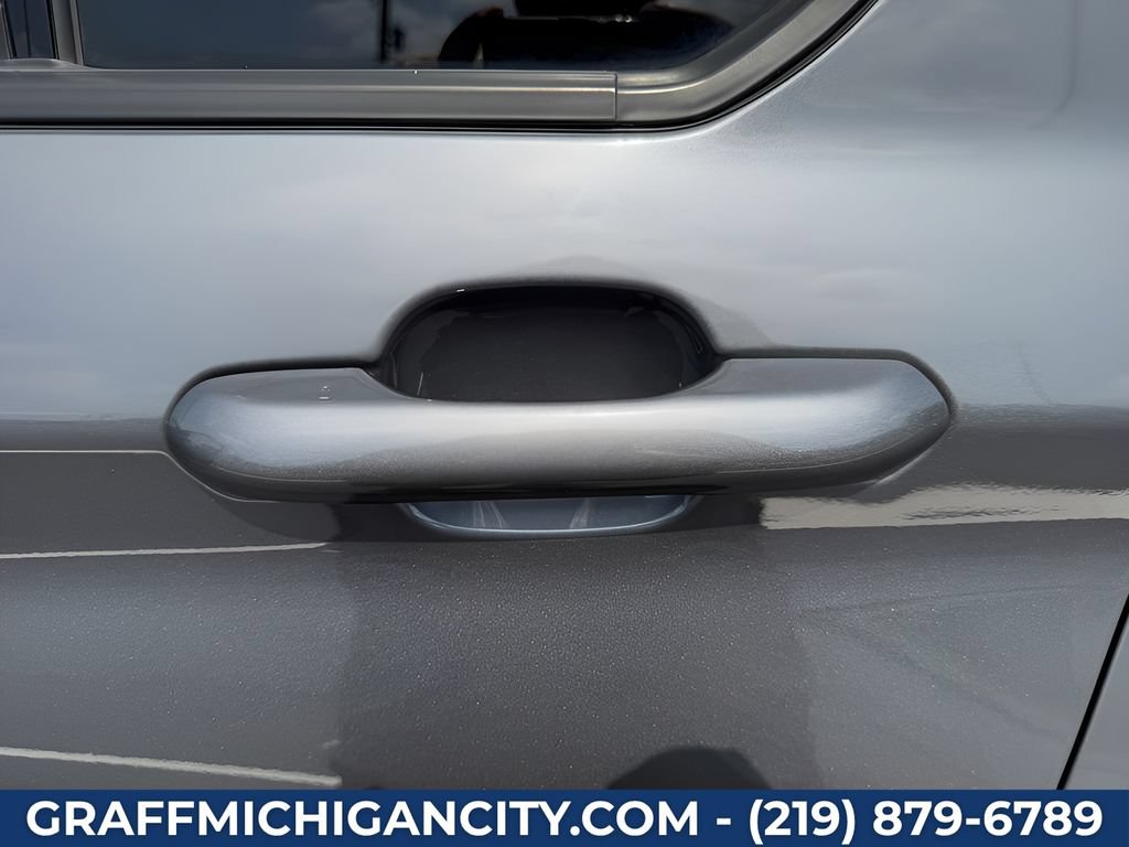 Used 2022 Ford Explorer XLT w/ Equipment Group 202A AWD/4WD image 21