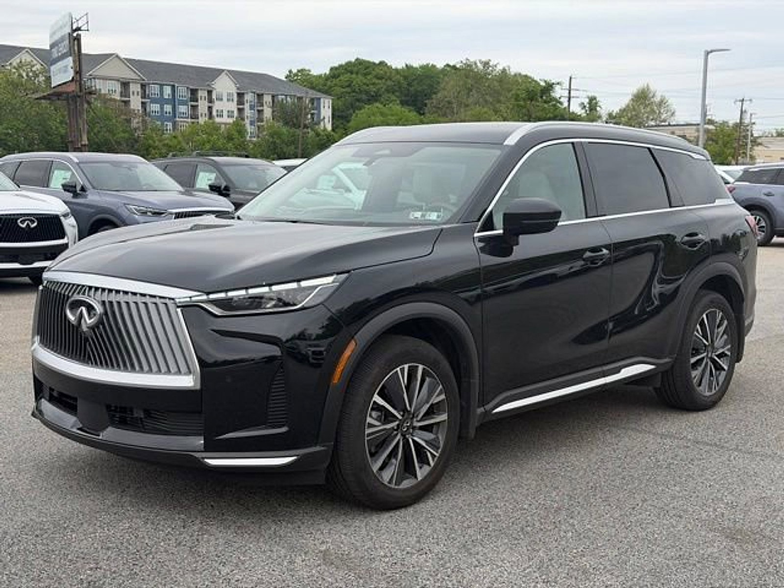 Certified 2026 INFINITI QX60 Luxe w/ Cargo Package AWD/4WD image 3