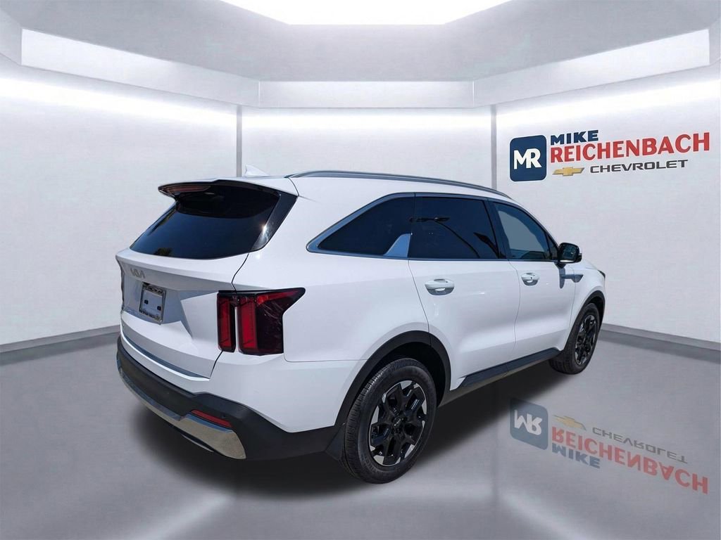 Used 2025 Kia Sorento S w/ Panoramic Sunroof Package FWD image 4
