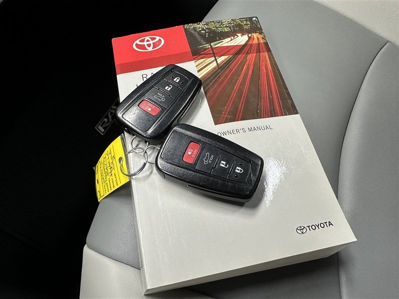 Used 2019 Toyota RAV4 Limited image 22