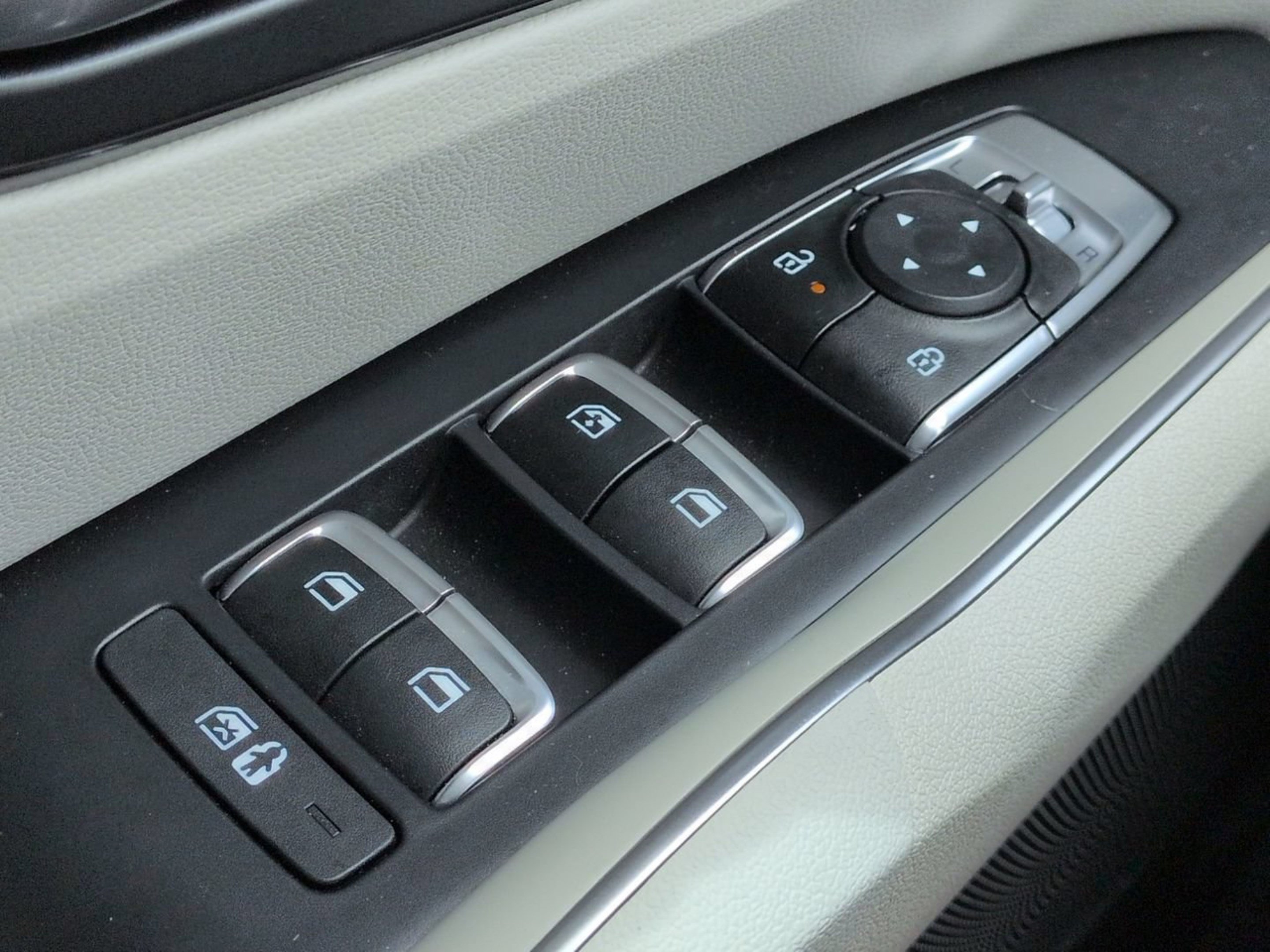 Certified 2025 Kia Sorento S w/ Panoramic Sunroof Package FWD image 31