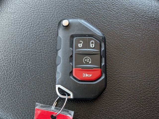 Used 2025 Jeep Wrangler Unlimited Sahara AWD/4WD image 30