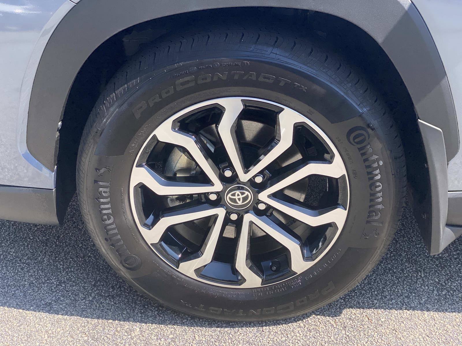 Used 2024 Toyota Corolla Cross SE image 12