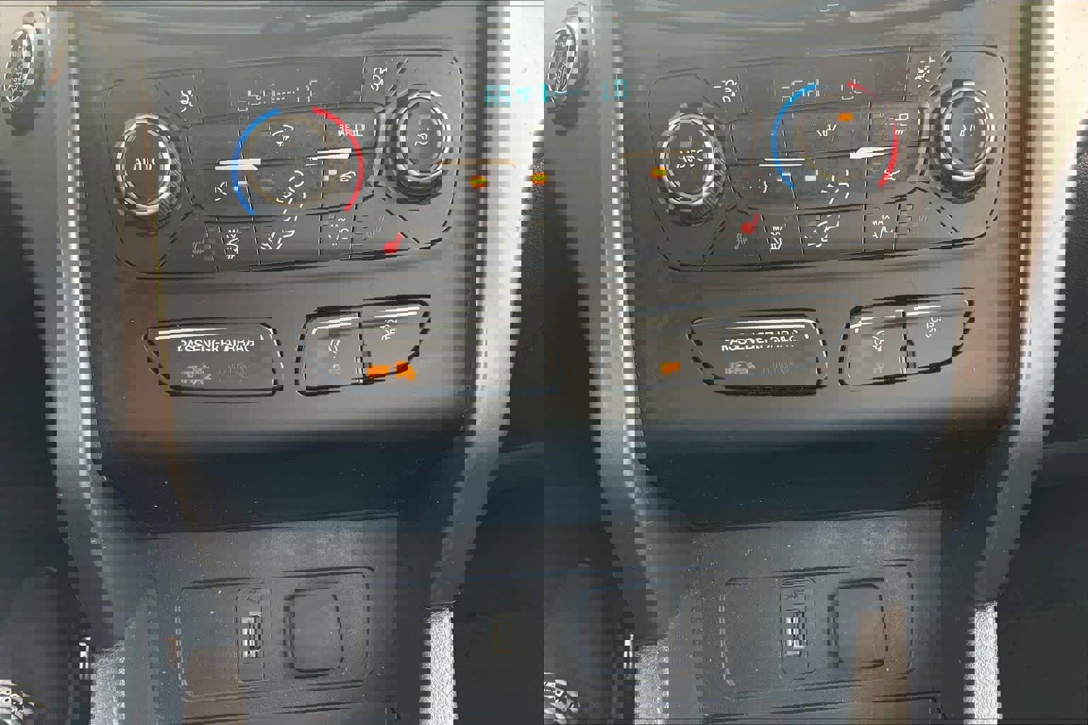 Used 2019 Ford Escape SEL image 32