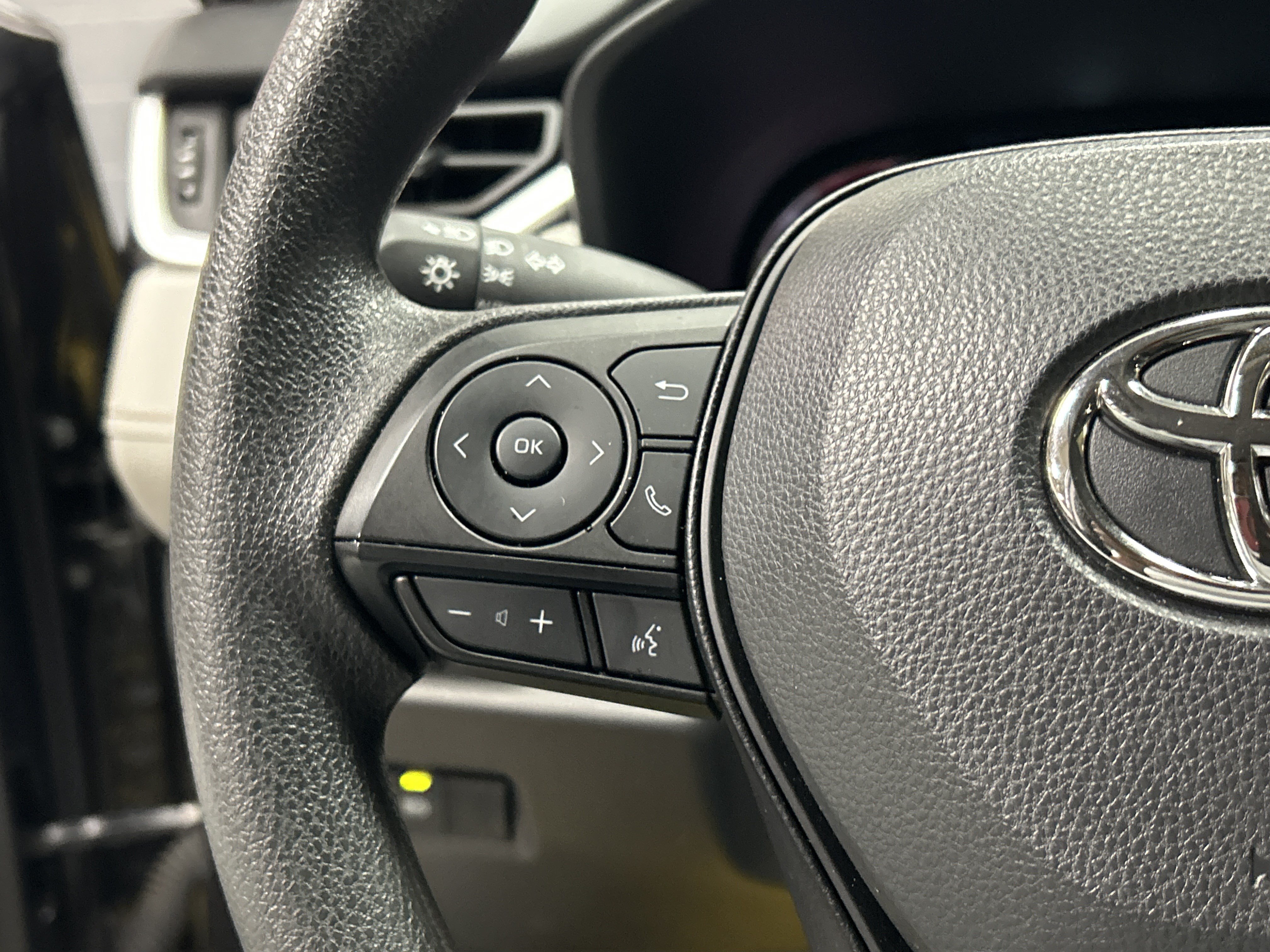 Used 2025 Toyota RAV4 XLE FWD image 19