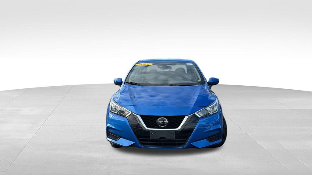 Used 2021 Nissan Versa SV image 2