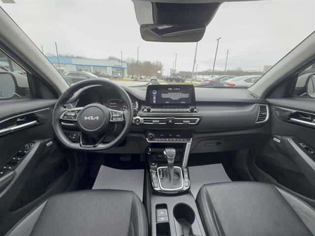 Used 2023 Kia Seltos SX w/ SX Sunroof Package AWD/4WD image 20
